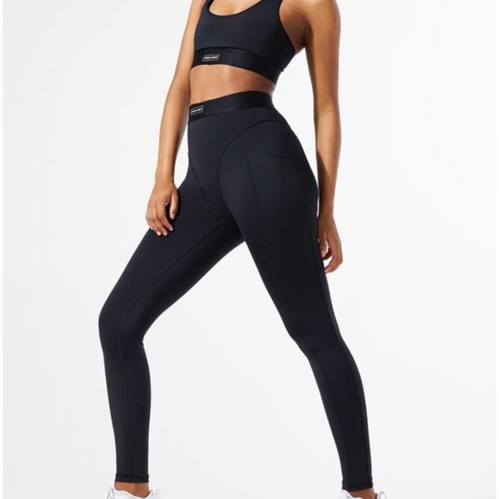 NWT Savage X Fenty Sport Lineup Pocket Leggings By Rihanna Size XS